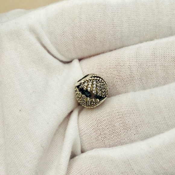 EUC Pandora 791749CZ Sterling Silver Majestic Feathers Openwork Charm w/ CZ's - Picture 3 of 11